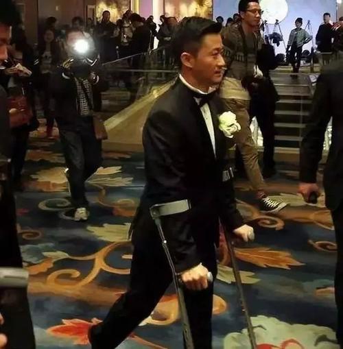 新澳门彩历史开奖记录走势图和吴京的车又翻了与吴京车子